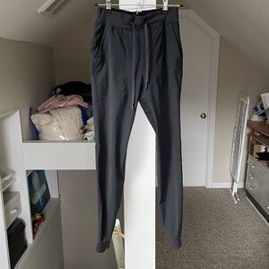 Lululemon charcoal XS  Jogger Pants